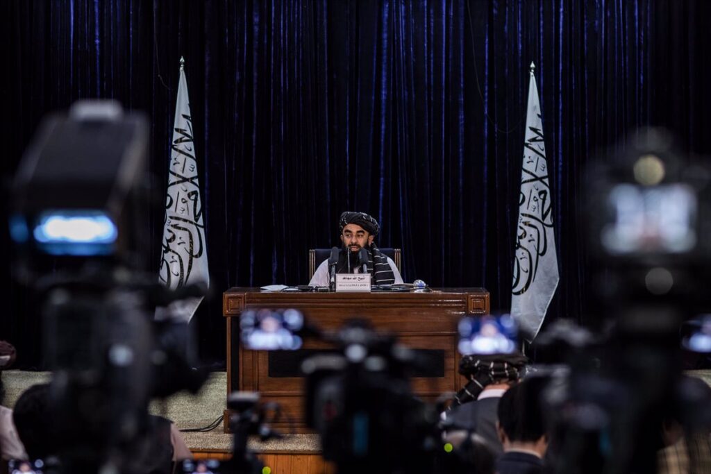 Rusia excluye a los talibanes de su lista de grupos terroristas: Implicaciones y análisis