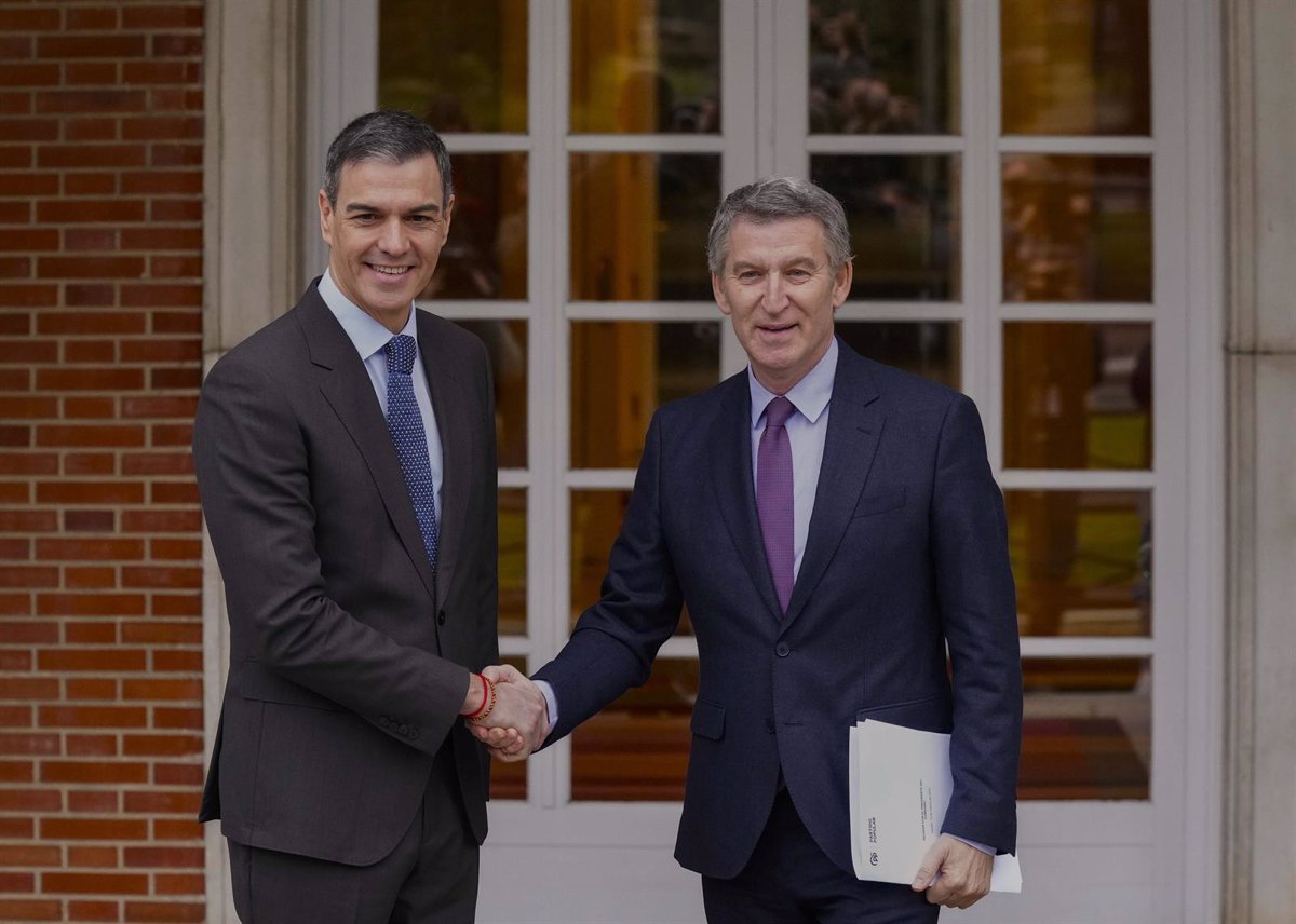 Sánchez y Feijóo: Compromiso de Información al PP Tras el Apagón