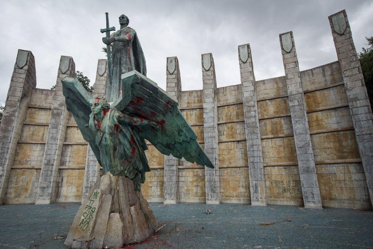 Sumar Califica de 'Vergüenza' el Monumento a Franco en Tenerife y Rechaza su Declaración como Bien de Interés Cultural (BIC)