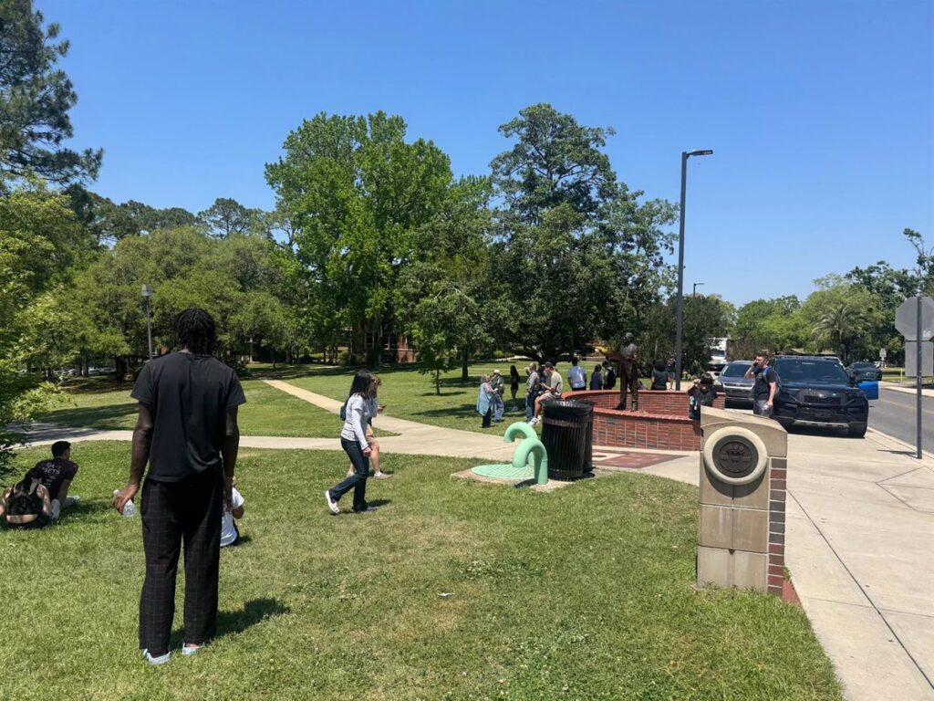 Tiroteo en la Universidad Estatal de Florida: Al Menos Dos Muertos en Trágico Suceso