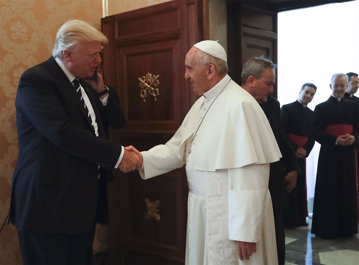Trump ofrece sus condolencias por el fallecimiento del Papa Francisco