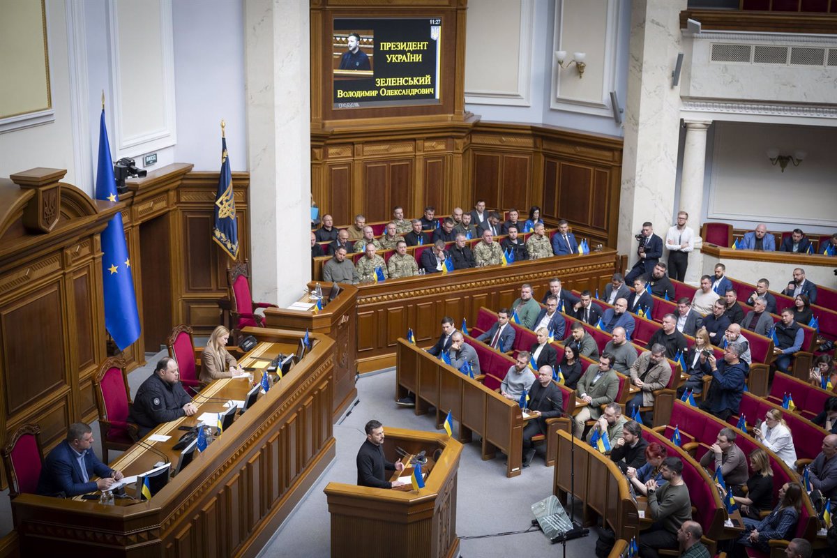 Ucrania Extiende la Ley Marcial Hasta Agosto: Aprobación por el Parlamento