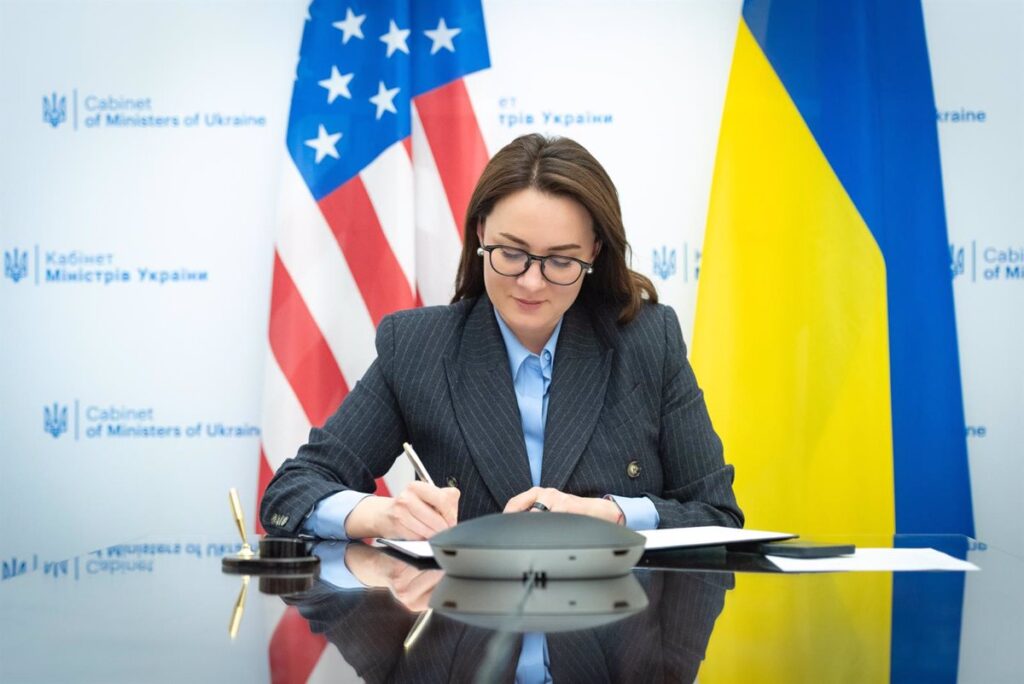 Ucrania y EE.UU. firman memorando de intenciones para facilitar acuerdo sobre tierras raras