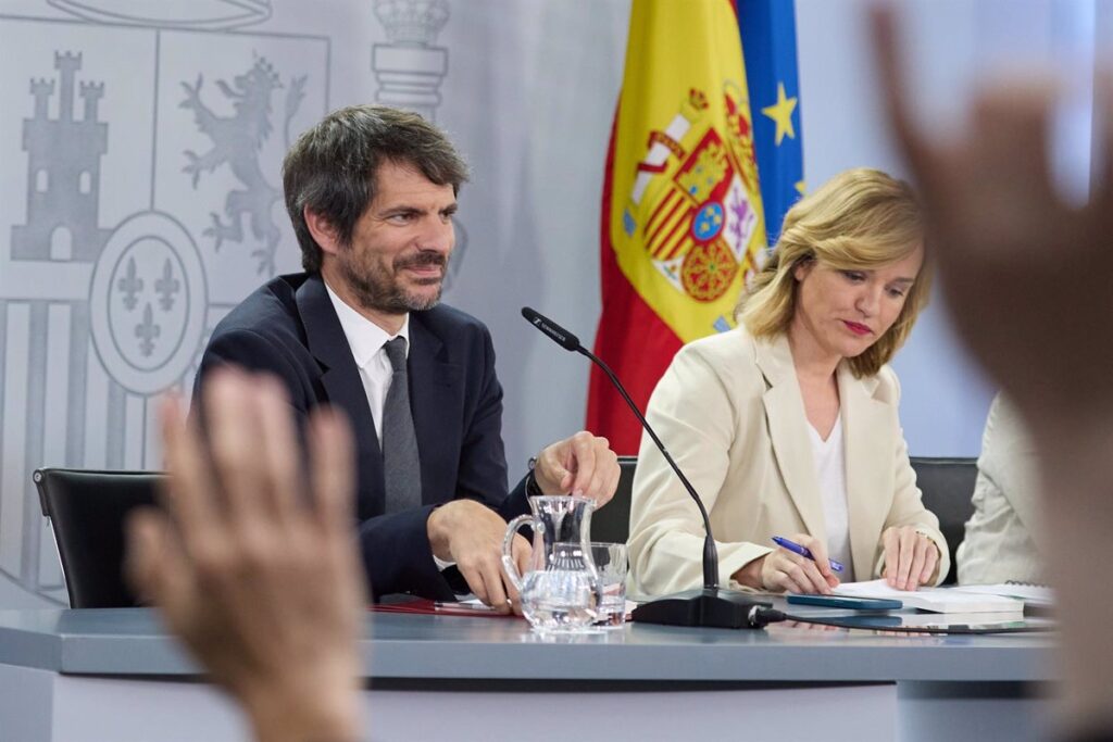 Urtasun Apoya a Pilar Alegría Tras Denunciar Insultos en Redes Sociales: 'Es Deleznable'