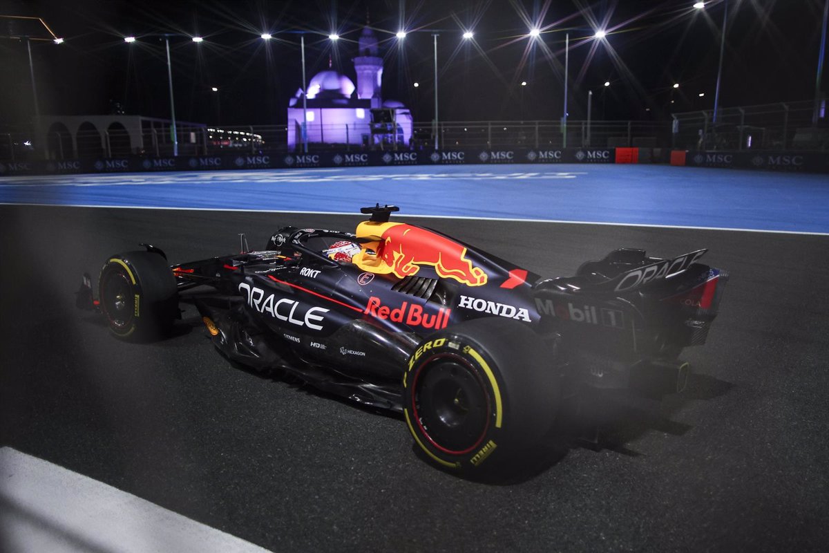 Verstappen avanza en Yeda y Sainz comienza desde la sexta posición.