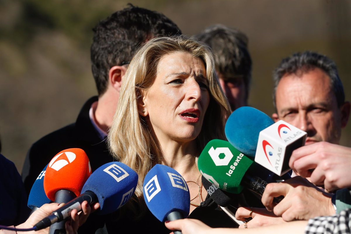 Yolanda Díaz exige al rey emérito aclaraciones sobre su situación fiscal y un comportamiento ejemplar tras la demanda a Revilla
