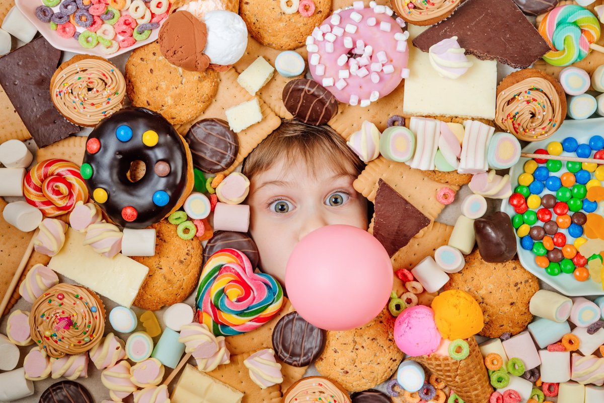 ¿El azúcar causa hiperactividad en los niños? No, pero hay otros riesgos que realmente importan.