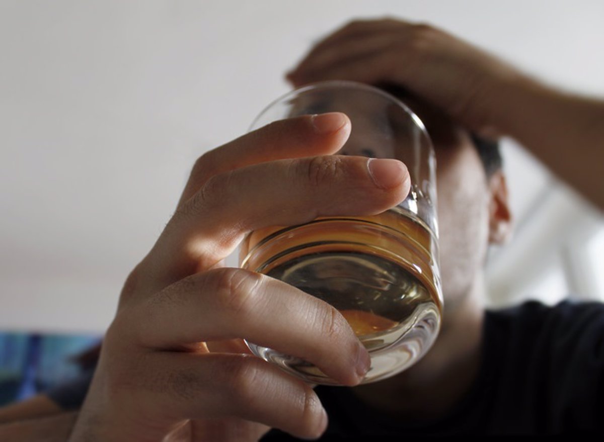 ¿Más de 8 copas a la semana? Los grandes bebedores fallecen 13 años antes que los que no consumen alcohol.