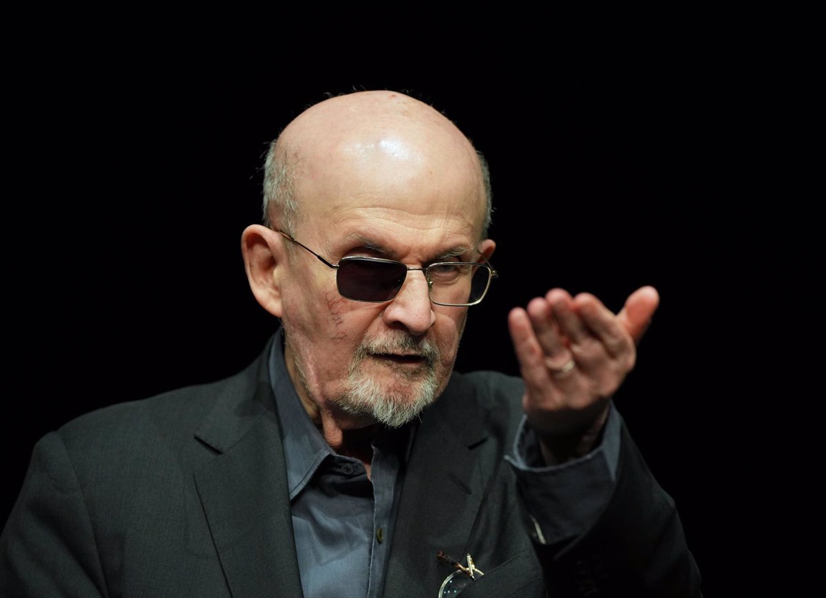 Agresor de Salman Rushdie, el escritor británico, Sentenciado a 25 Años de Prisión