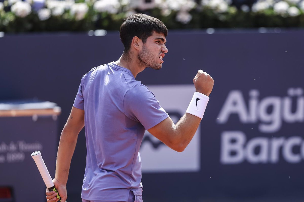 Alcaraz triunfa y impresiona en su debut en Roma
