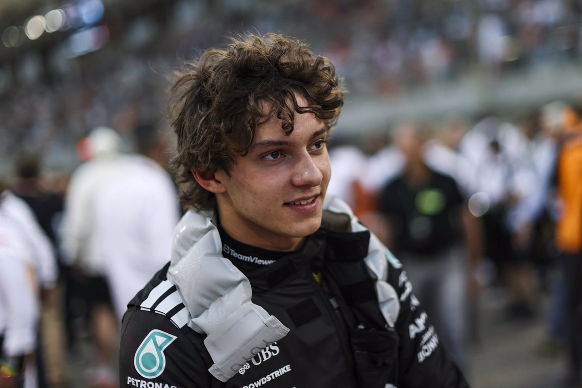 Antonelli destaca en Miami al ganar la pole del Sprint.
