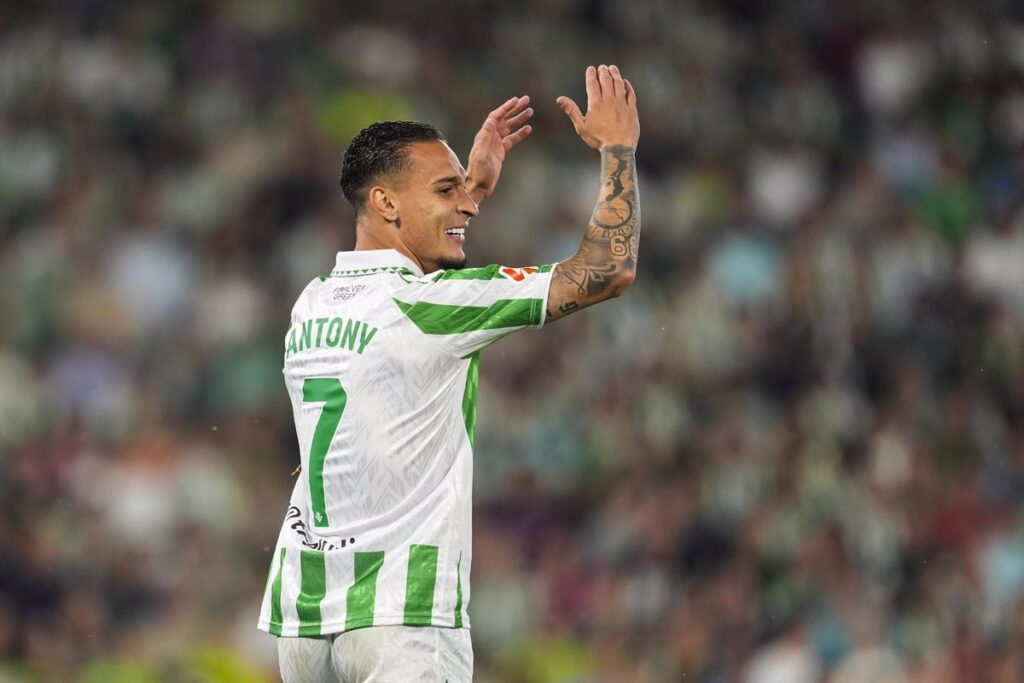 Antony y Rafa Mir empatan en un Villamarín con la mirada puesta en Europa.