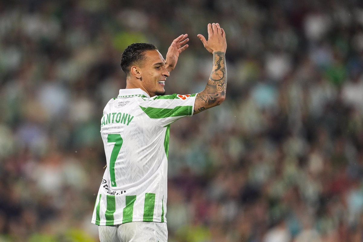 Antony y Rafa Mir empatan en un Villamarín con la mirada puesta en Europa.