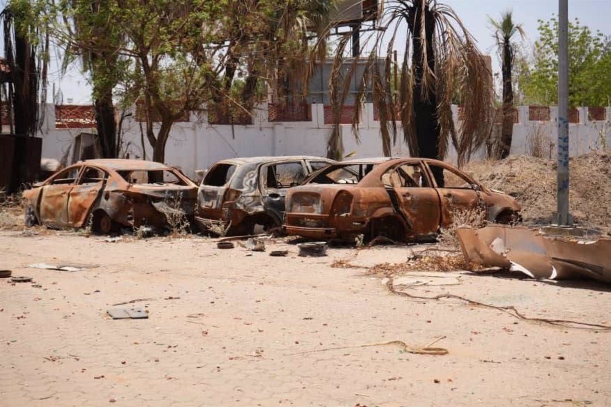 Bombardeo Atribuido a las Paramilitares RSF Causa al Menos Diez Muertos en Campo de Desplazados en Sudán