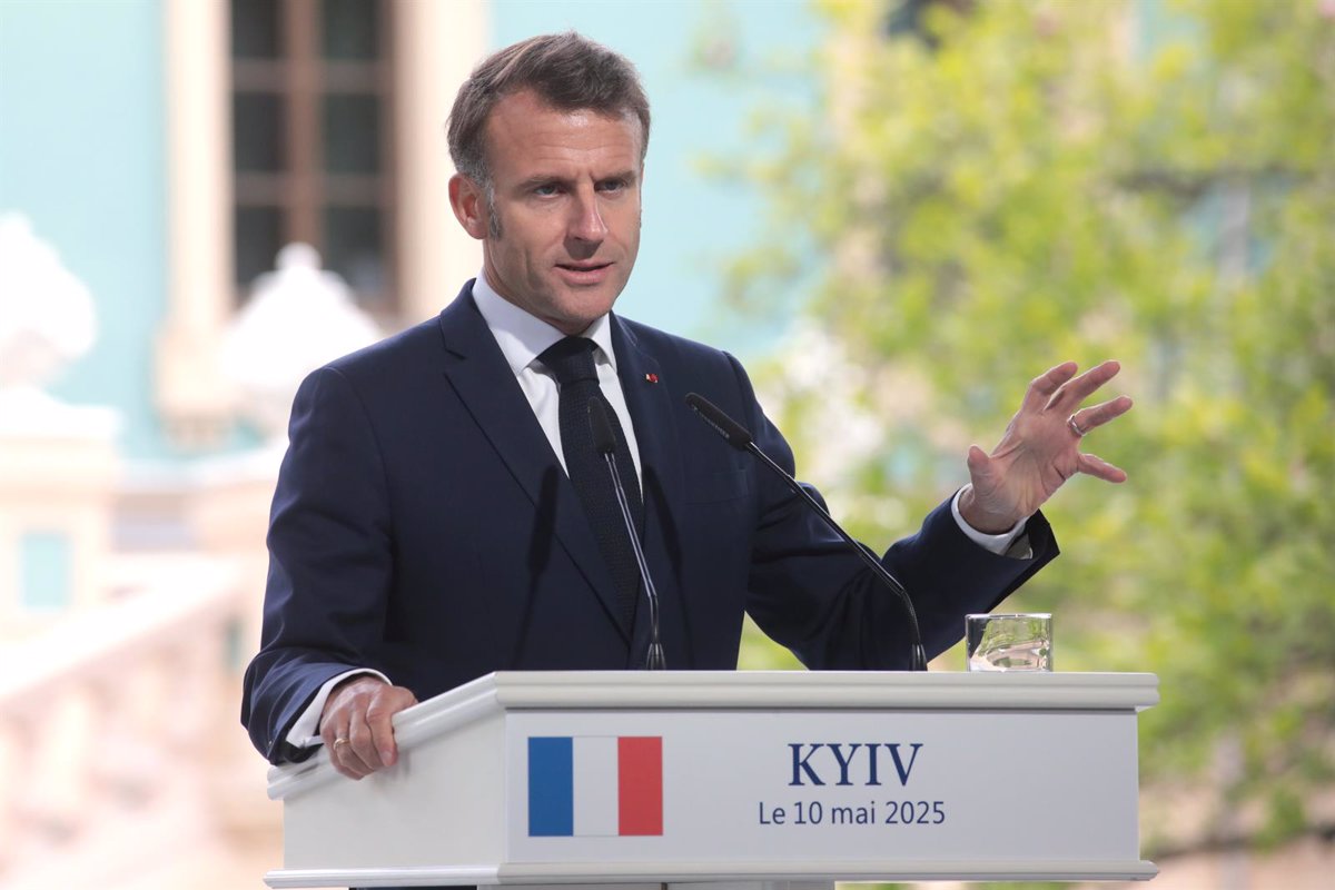 Claro, aquí tienes una versión optimizada para SEO:

"Macron Insta a Putin a Aceptar el Alto el Fuego y 'Demostrar su Deseo de Paz' en Llamada con Trump"
