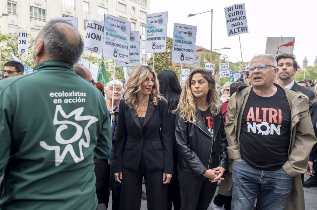 Concentración contra Altri: Díaz, Sumar, Podemos, BNG y Ecologistas se Unen Cerca del Congreso