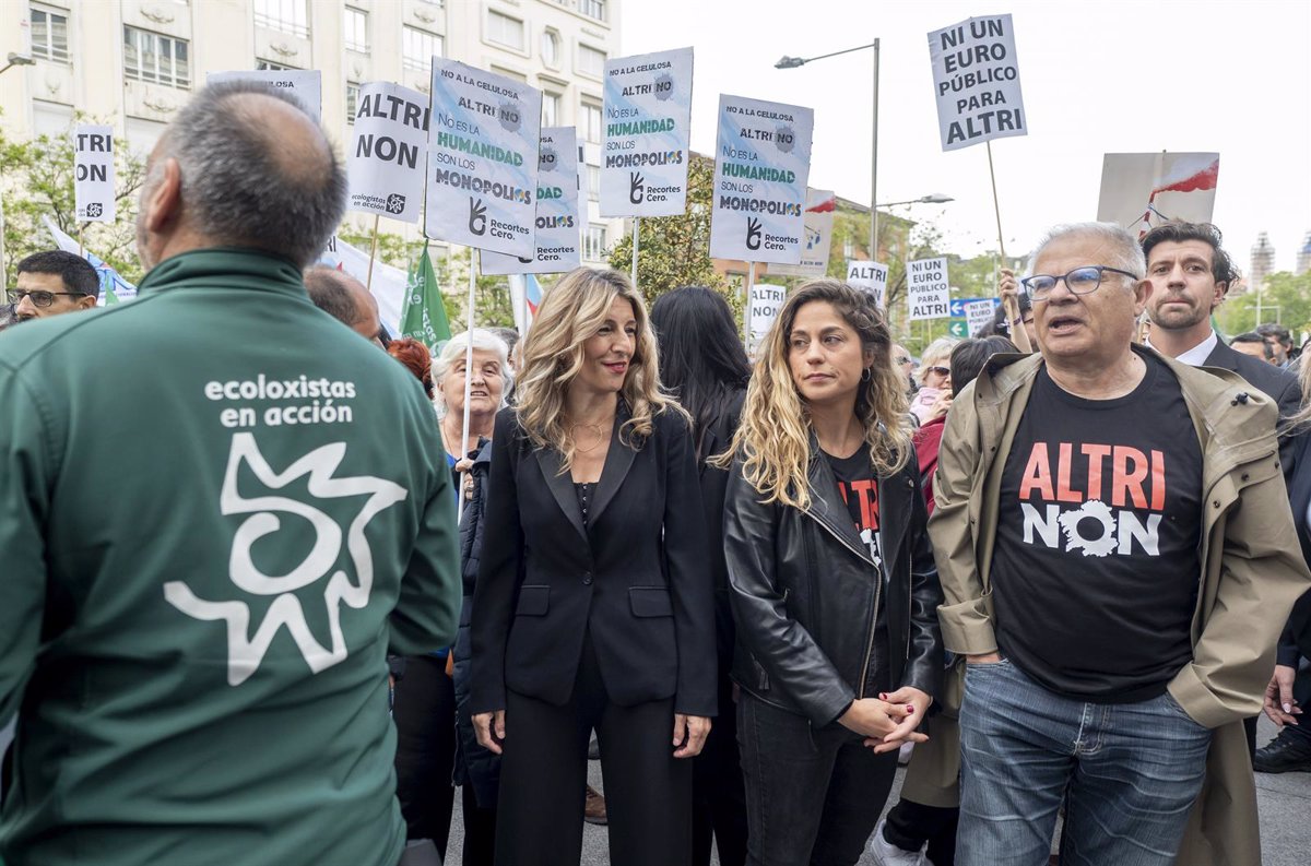 Concentración contra Altri: Díaz, Sumar, Podemos, BNG y Ecologistas se Unen Cerca del Congreso