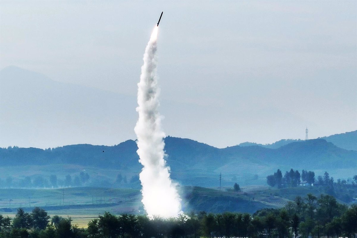 Corea del Norte Lanza Múltiples Misiles Balísticos Cortos Hacia el Mar de Japón: Últimas Noticias