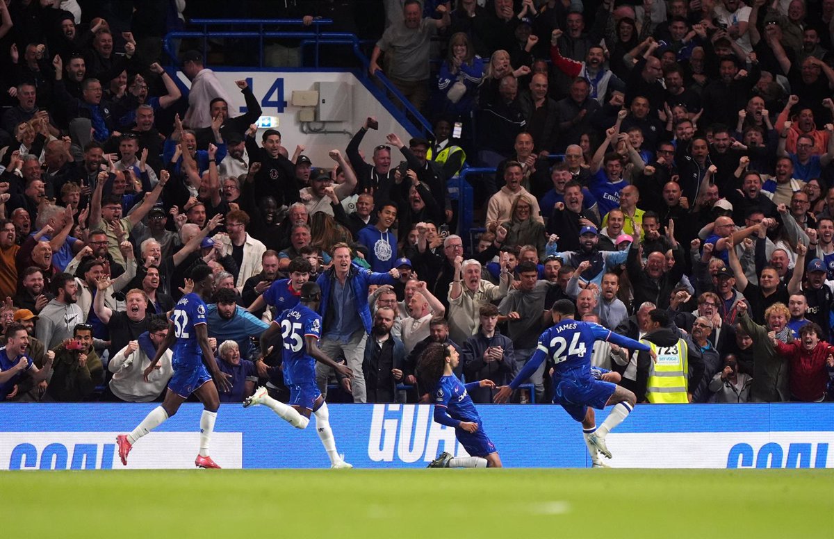 Cucurella guía al Chelsea hacia la Champions