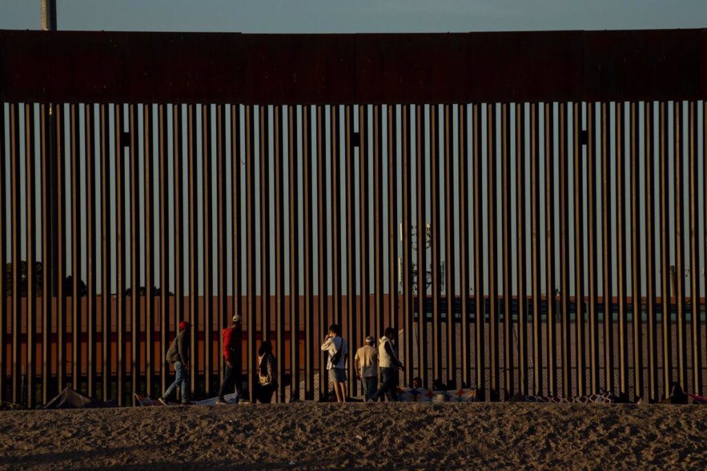 EEUU ofrece $1,000 a inmigrantes que elijan la "autodeportación" para salir del país