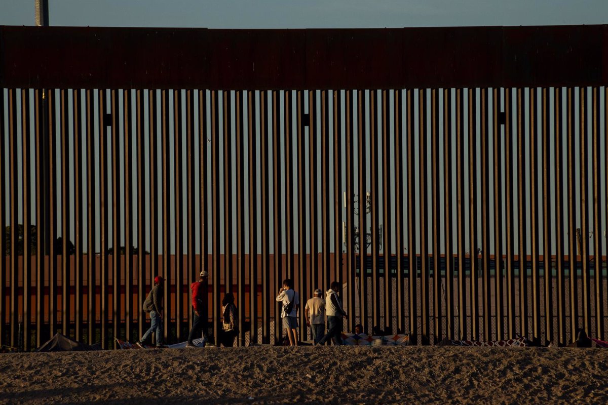 EEUU ofrece $1,000 a inmigrantes que elijan la "autodeportación" para salir del país