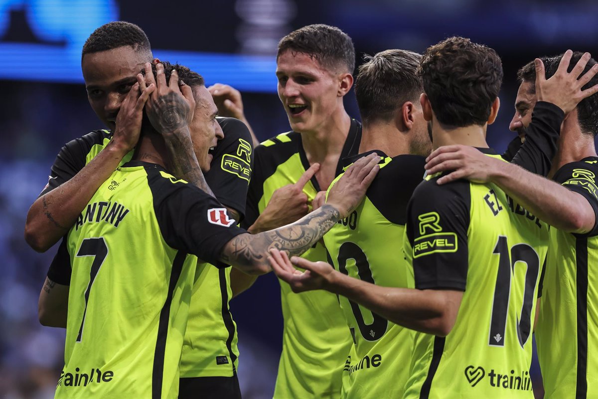 El Betis busca la Champions con dos golazos mientras el Leganés deja escapar al Sevilla.