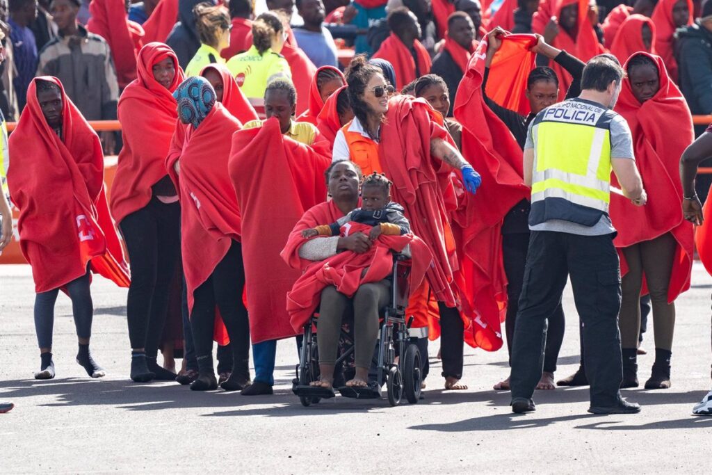 El Gobierno comparecerá el jueves ante el Supremo para explicar la situación de los menores migrantes 'hacinados' en Canarias