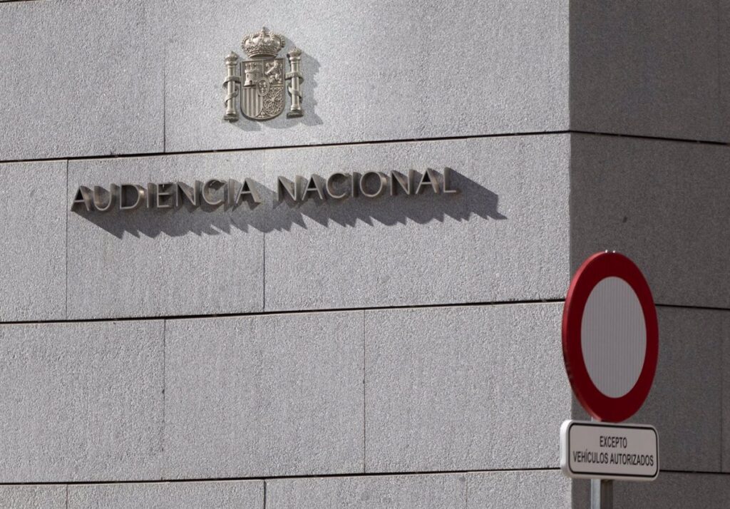 El Juez Pedraz Imputa a un Inspector de la Policía por Investigación Ilegal a Podemos: Últimas Noticias