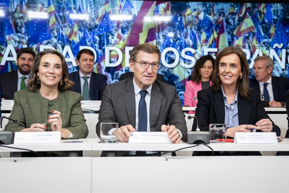 El PP afirma que los mensajes a Ábalos prueban que Sánchez 'lo sabía todo y lo encubrió', exigiendo elecciones