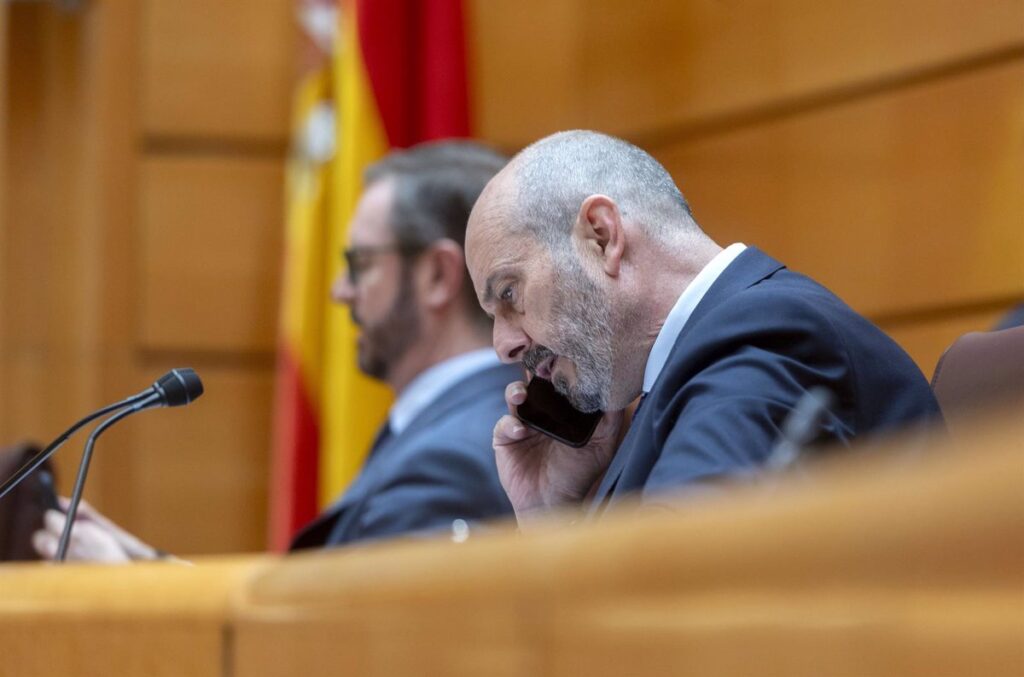 El Senado Invierte Más de 100,000 Euros en Renovar 140 Móviles Antiguos de Tres Años