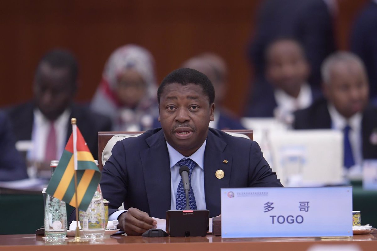 El presidente de Togo asume oficialmente su cargo tras la instauración de un nuevo sistema parlamentario