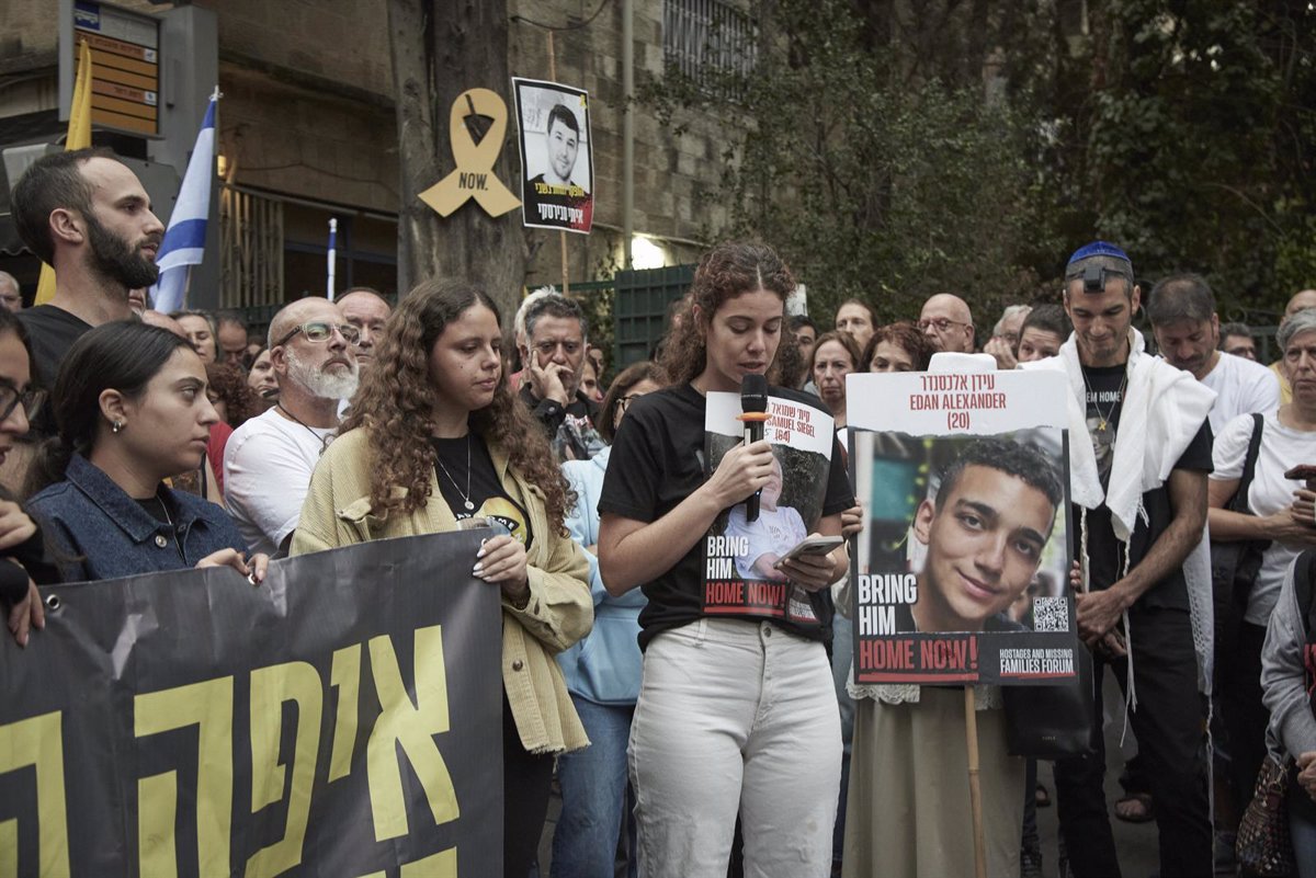 Familias de Rehenes Acusan al Gobierno de Israel de Priorizar Operaciones Militares