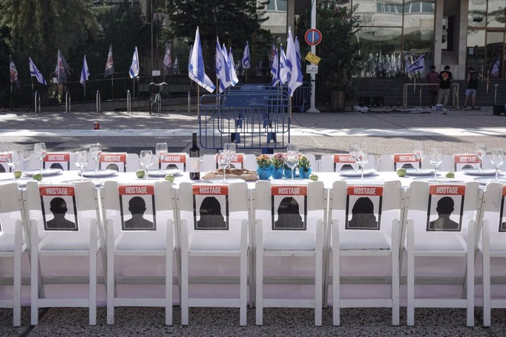Familias de rehenes advierten que Netanyahu desperdicia 'una oportunidad histórica' para su liberación