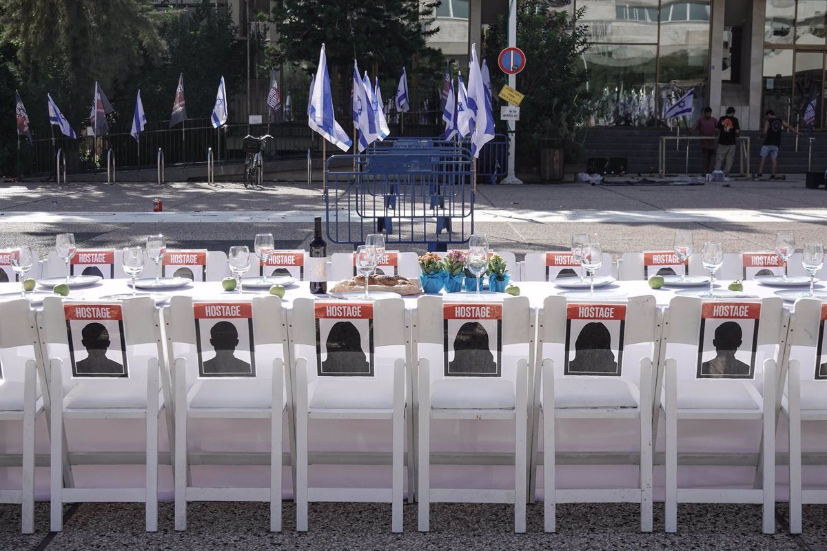 Familias de rehenes advierten que Netanyahu desperdicia 'una oportunidad histórica' para su liberación