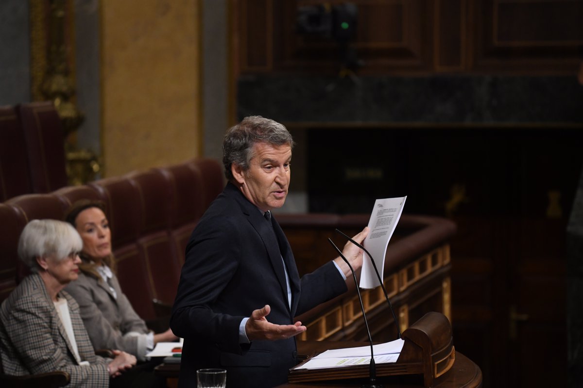 Feijóo Acusa a Sánchez de Victimización y Exige Dimisiones y Elecciones Claras