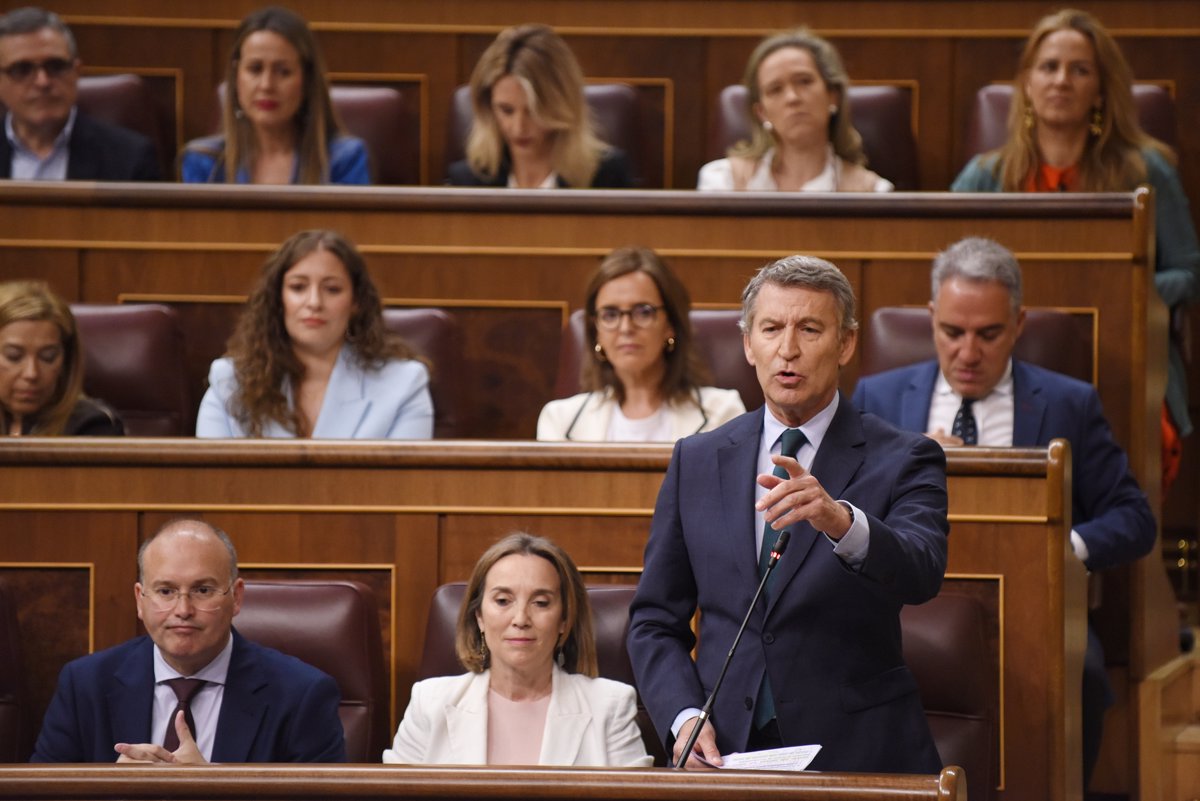 Feijóo Interroga a Sánchez sobre la "Gestión" de Cerdán y Este Responde Acusando de "Difamación a Personas Honorables"