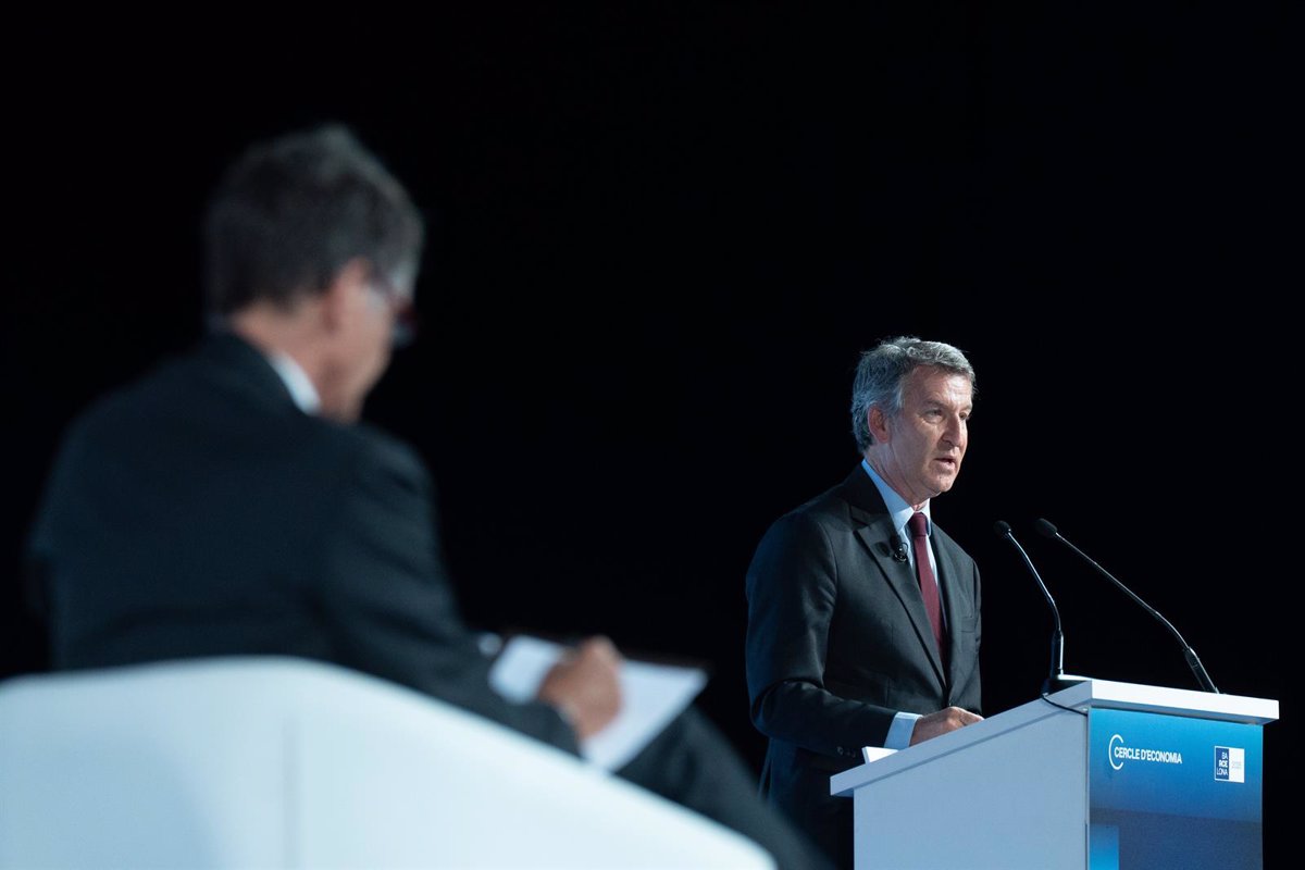 Feijóo considera 'una frivolidad' la consulta del BBVA sobre la OPA a Sabadell y advierte sobre el 'precedente' en fusiones