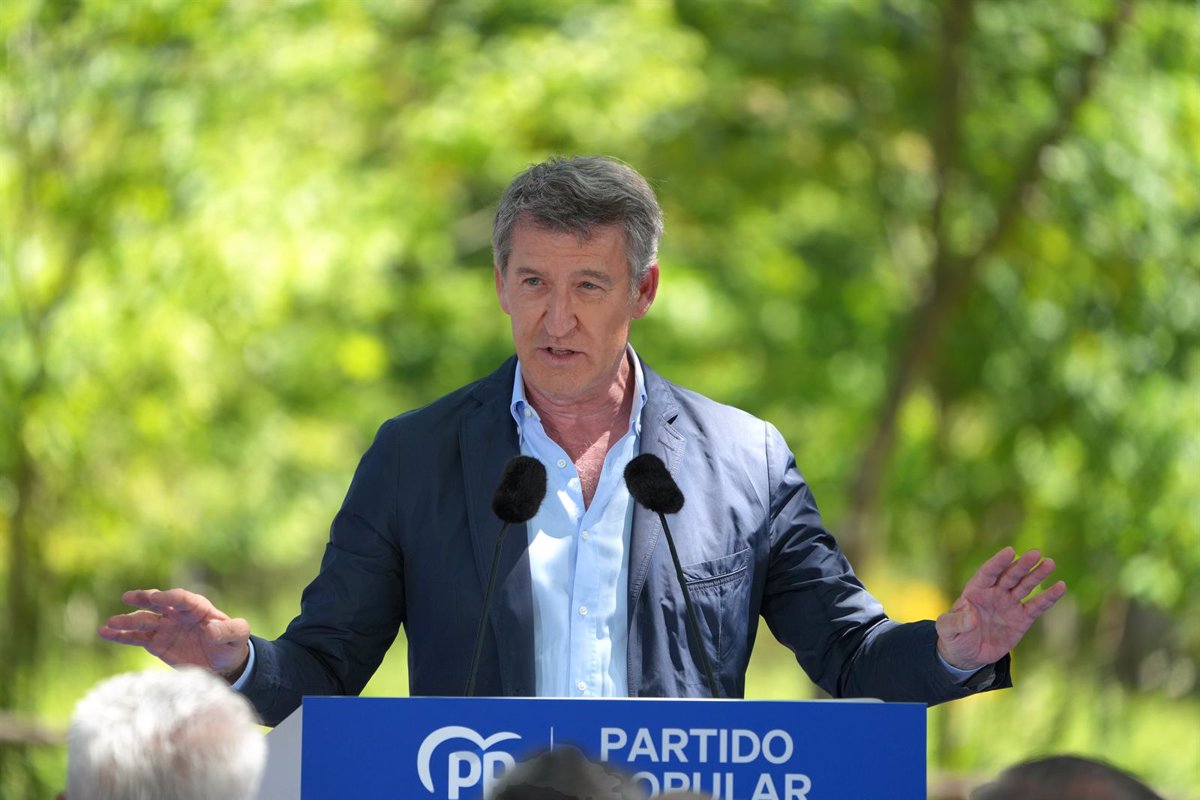 Feijóo denuncia 'olor a podrido' en la política de Sánchez y solicita apoyo para impulsar el cambio frente a la 'decadencia absoluta'