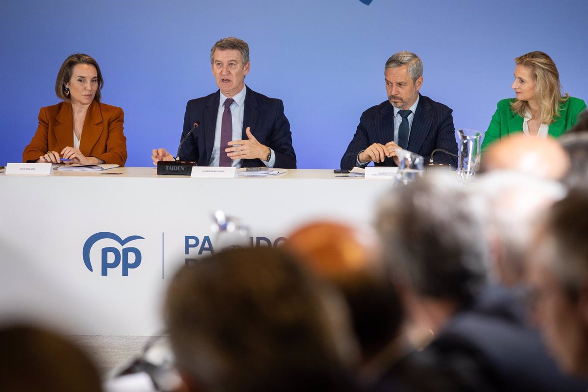 Feijóo se Reúne este Lunes con la Cúpula del PP para Intensificar la Ofensiva Contra Sánchez por el Apagón