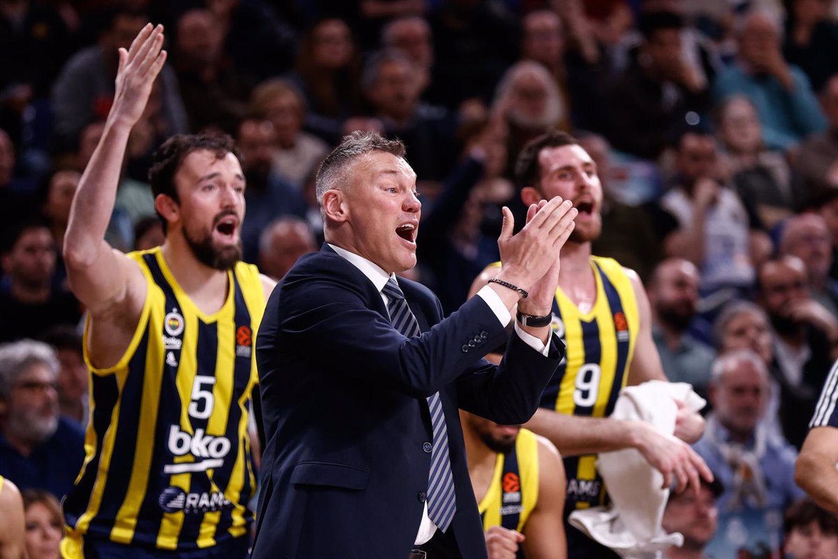 Jasikevicius, Campeón de la Euroliga con el Fenerbahçe