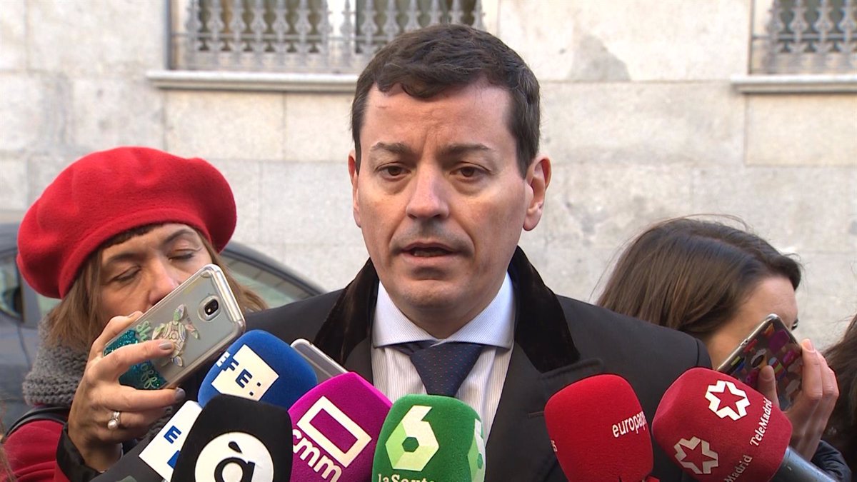 José Luis Bayo del PPCV Lanza Su Candidatura para Desafiar a Feijóo por la Presidencia del PP