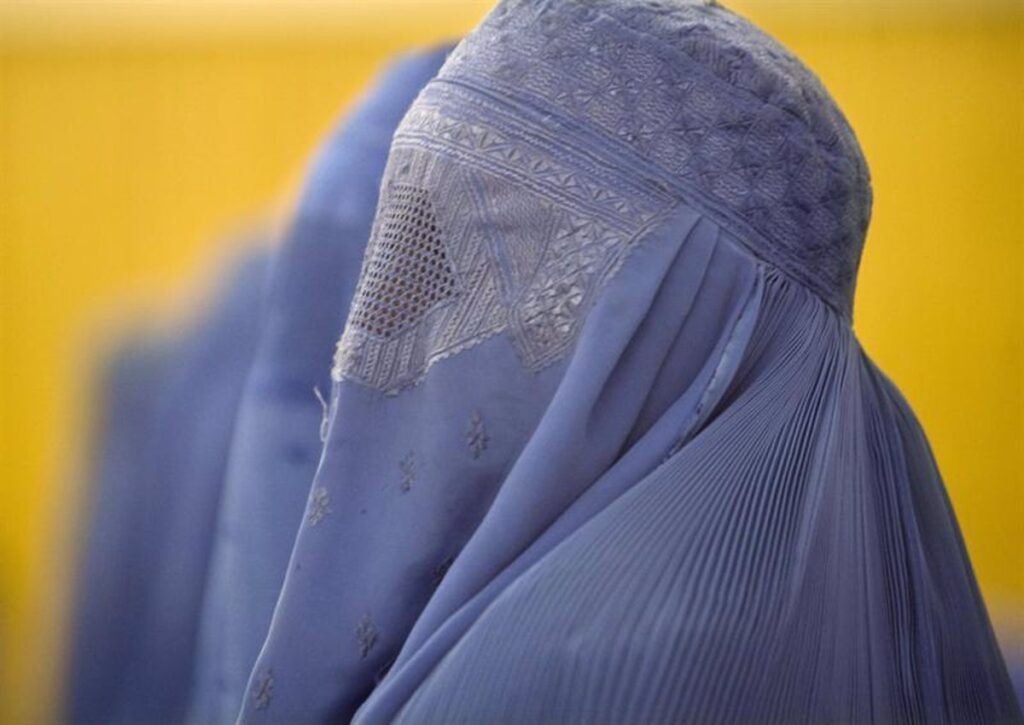 Junts Se Opone al Uso del Burka, Nikab y Velo en Escuelas y Actividades Extraescolares