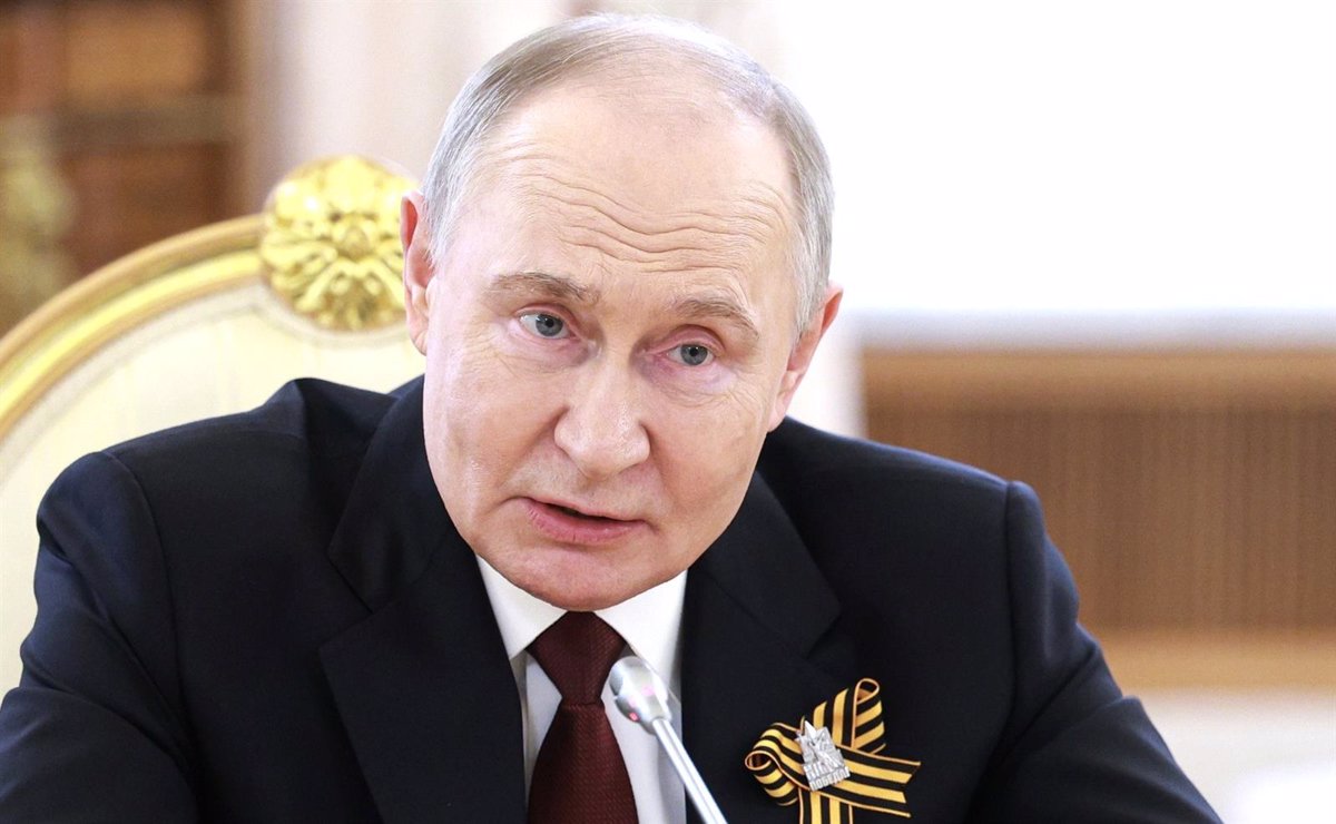 Kremlin Defends Putin's Dialogue Offer Amid "Ultimatums" on Sanctions: An In-Depth Analysis