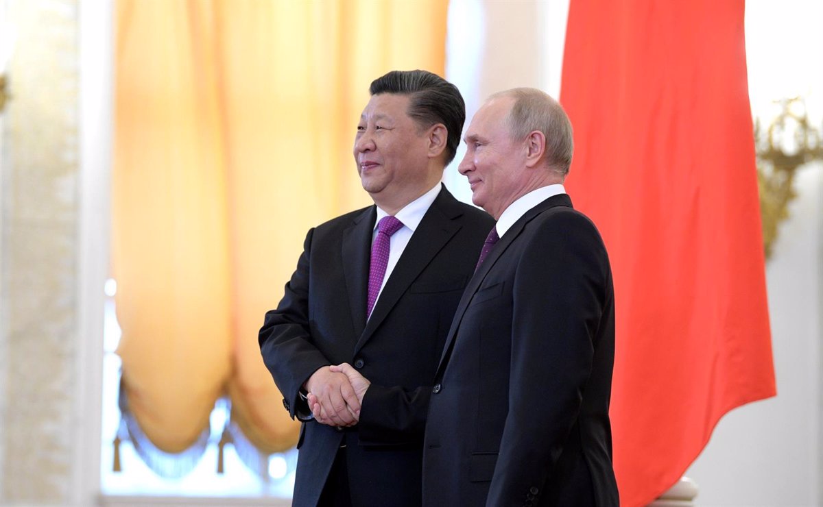 La UE advierte: Rusia debilitada en Ucrania sin el apoyo chino antes de la visita de Xi