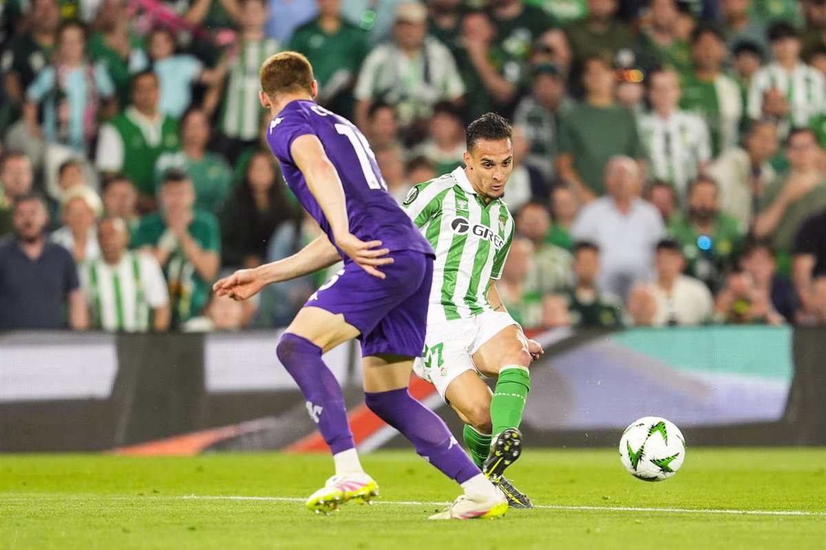 La fumata verdiblanca en Florencia, el pase a la final de la Conference League