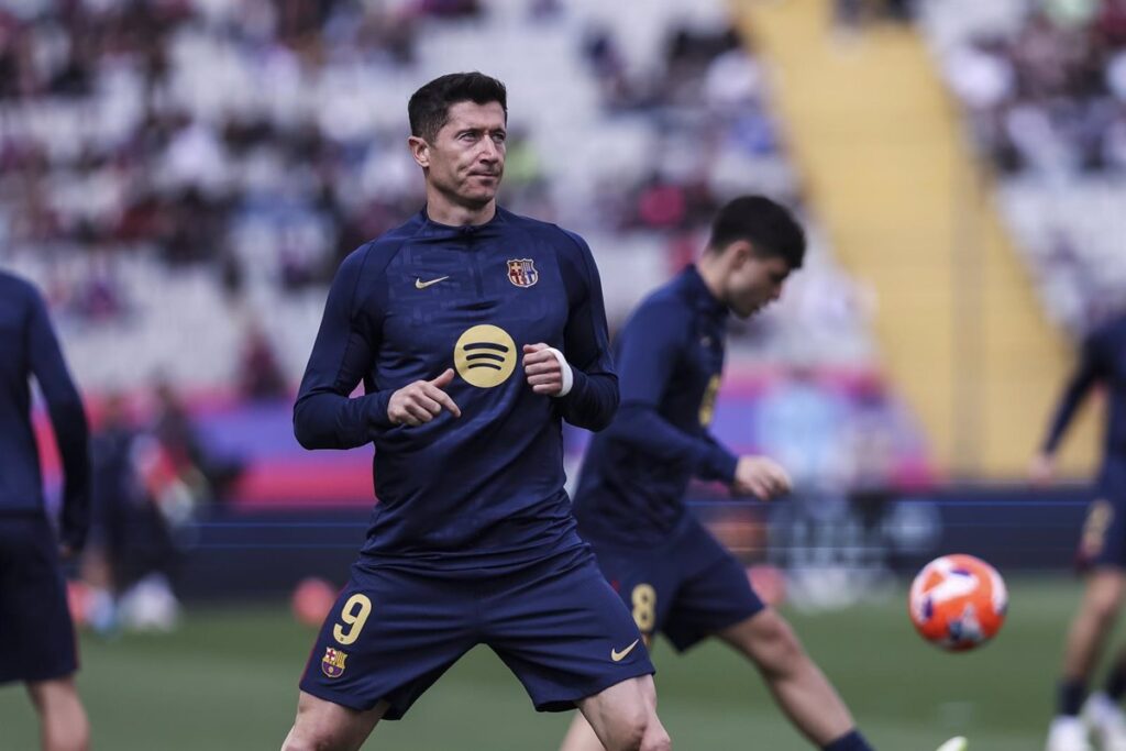 Lewandowski se reintegra a los entrenamientos del Barça y apunta a Milán.
