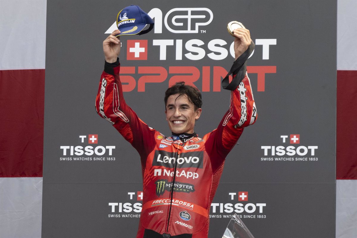 Marc Márquez brilla en el esprint y conquista el liderato de MotoGP.