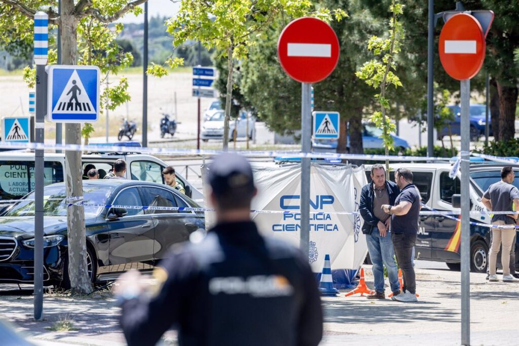 Nueve Casquillos de Bala Encontrados Junto al Cuerpo de Abogado Ucraniano: Policía Intensifica Búsqueda de Sospechosos