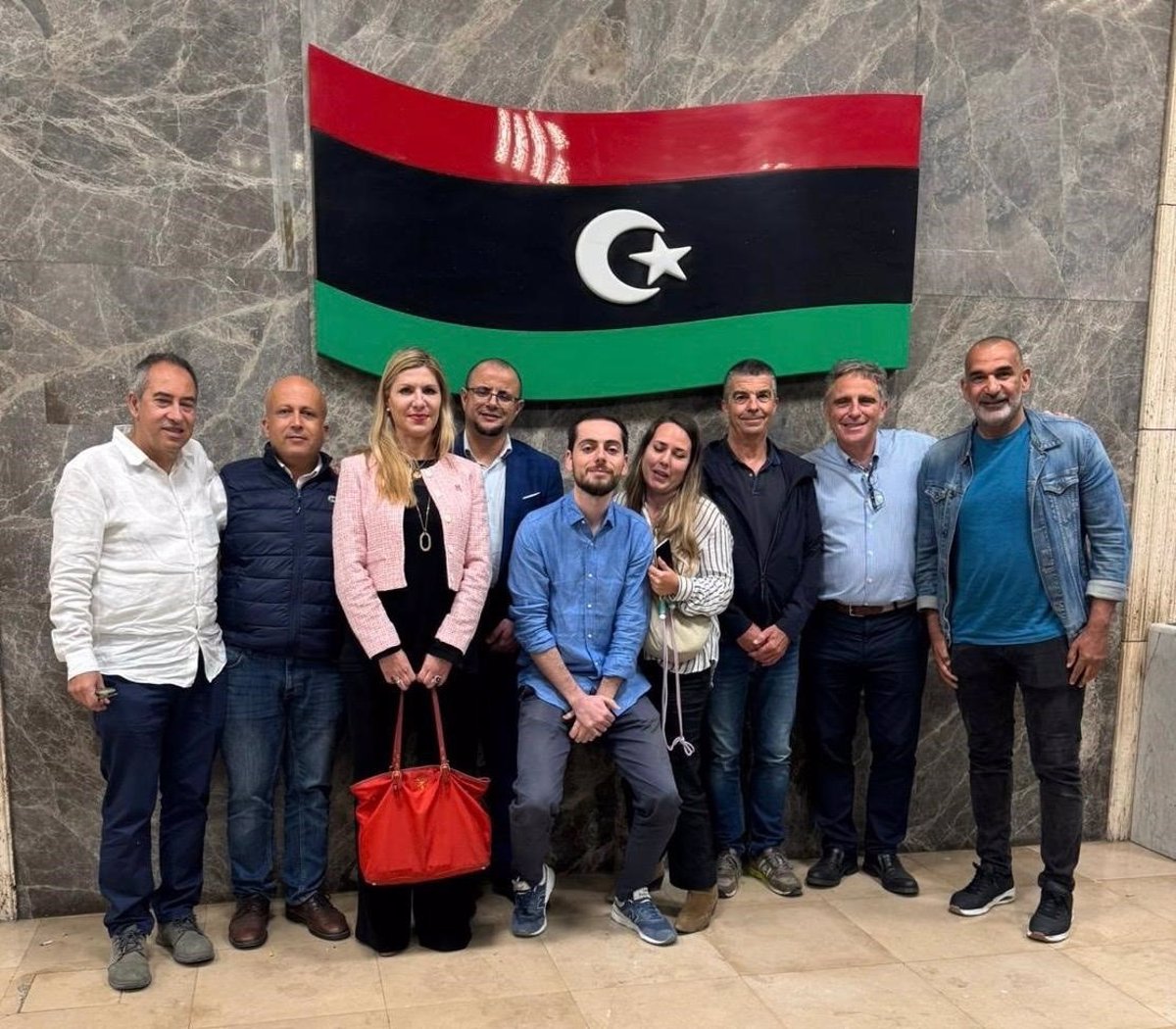 Nueve españoles rescatados en Libia llegan sanos y salvos a Roma