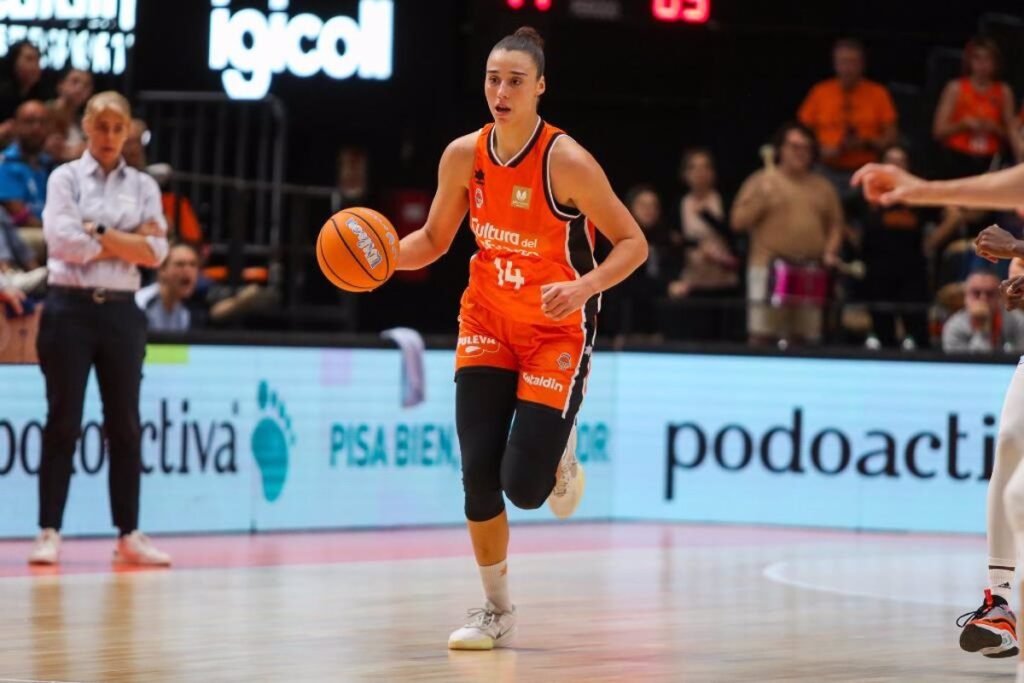Raquel Carrera sufre un esguince de tobillo izquierdo de grado 3.